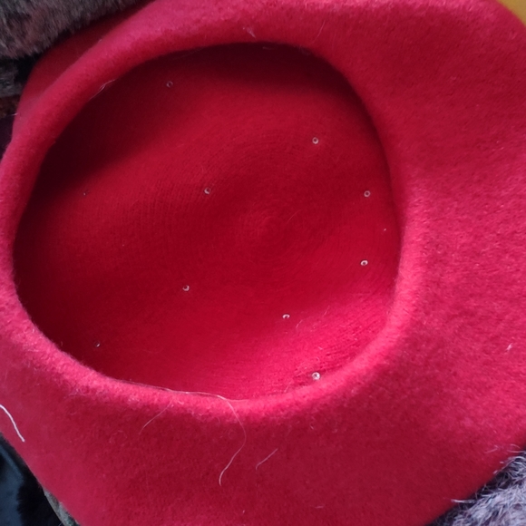 Vintage Red beret with tacked on buttons - Picture 3 of 3